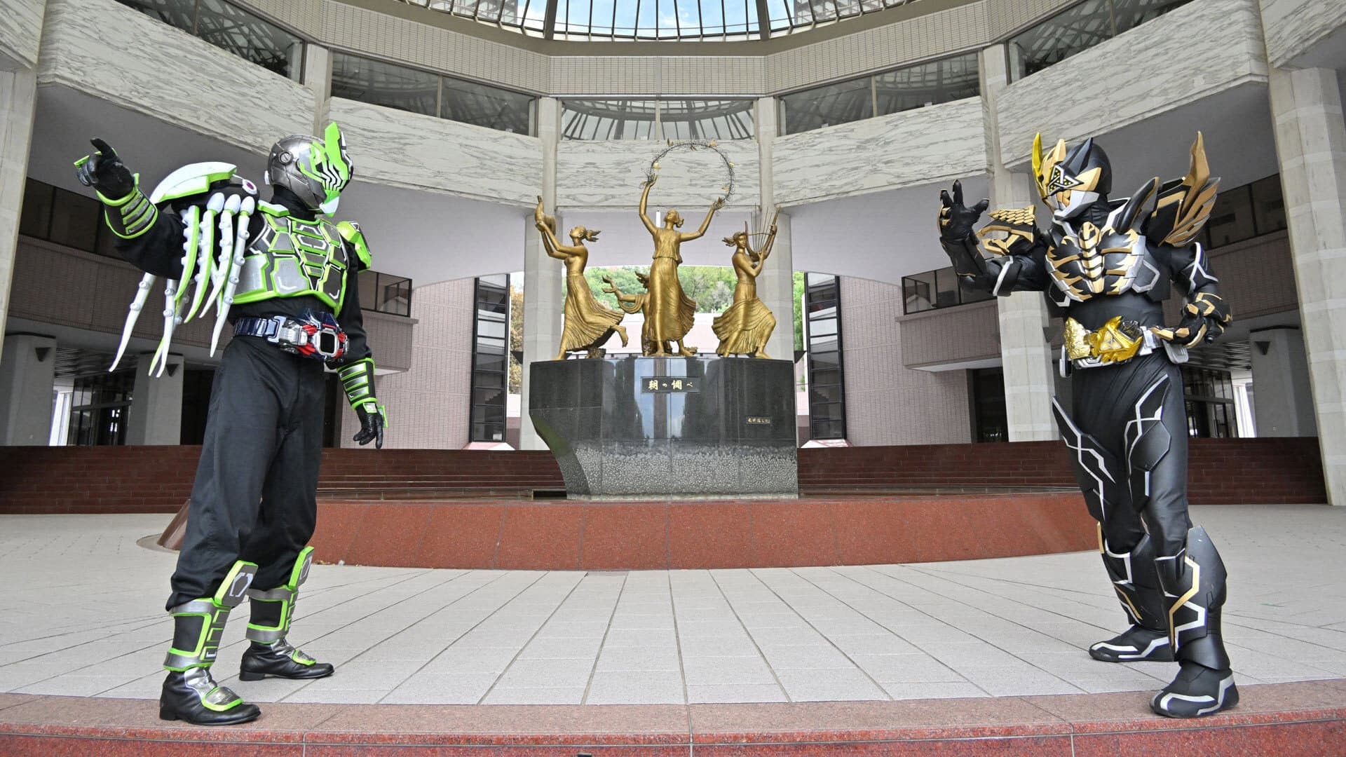 仮面ライダージュウガVS仮面ライダーオルテカ