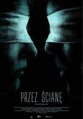 Przez ścianę